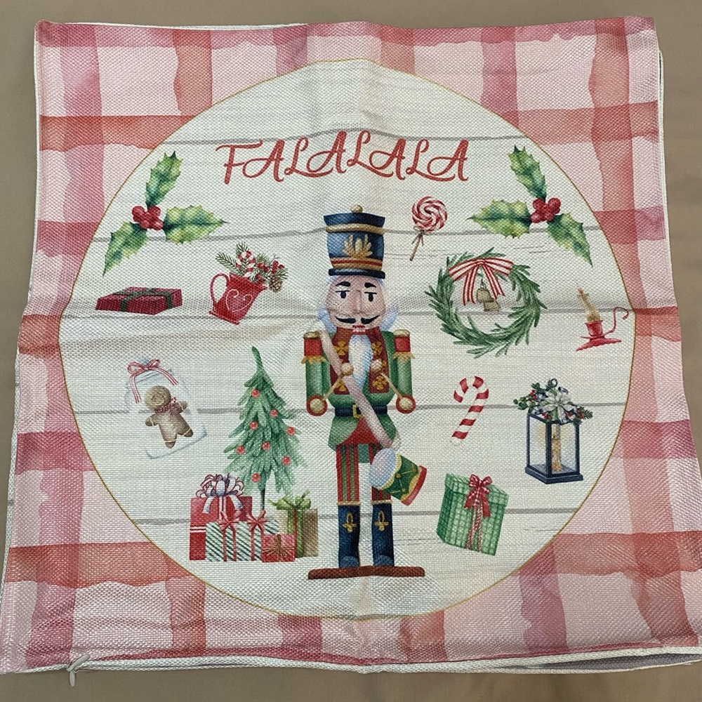💥 Clearance- NWT Christmas pillow cases set of 6 - Picture 2 of 8
